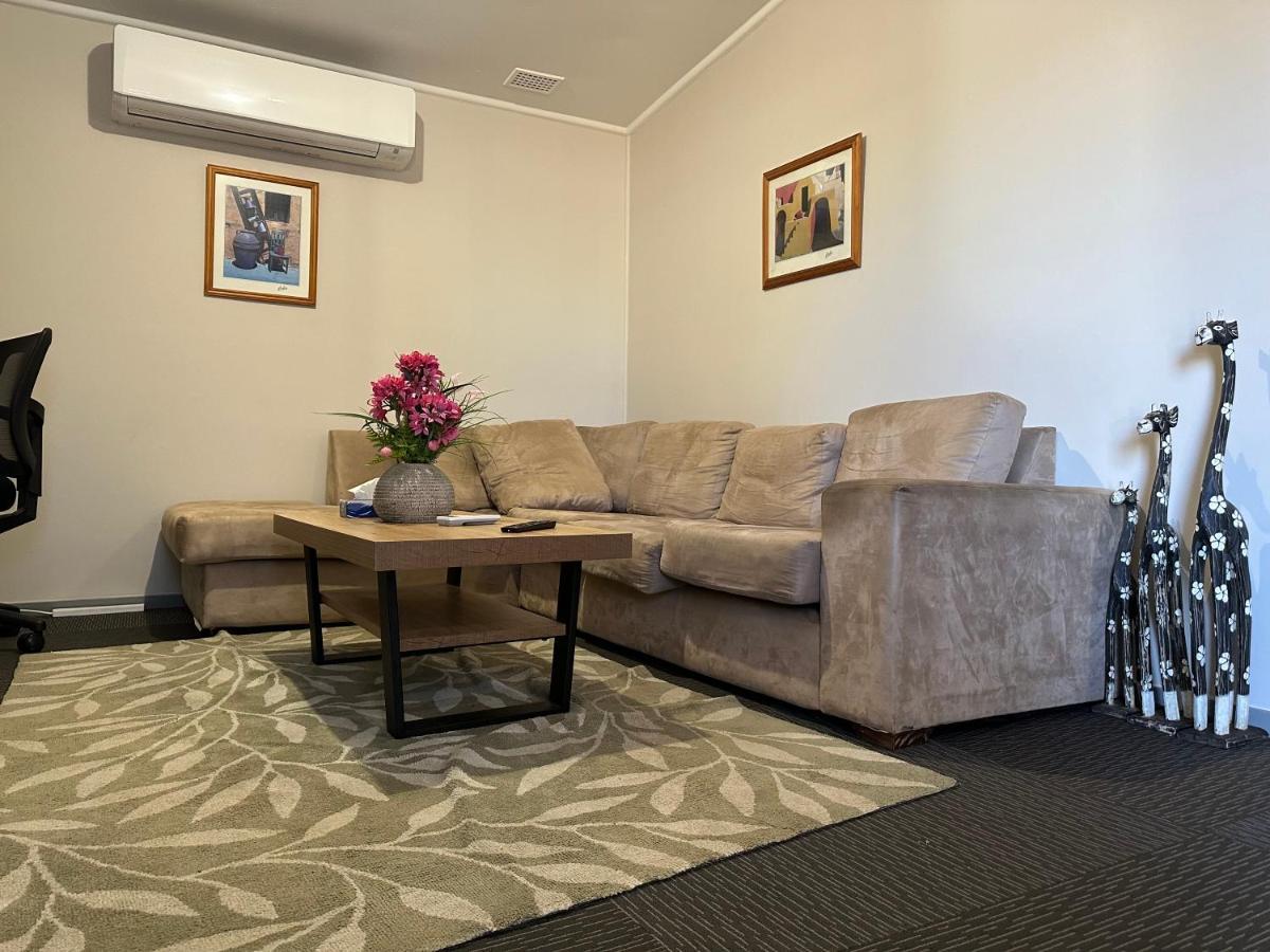 Copper City Motel Cobar Kültér fotó