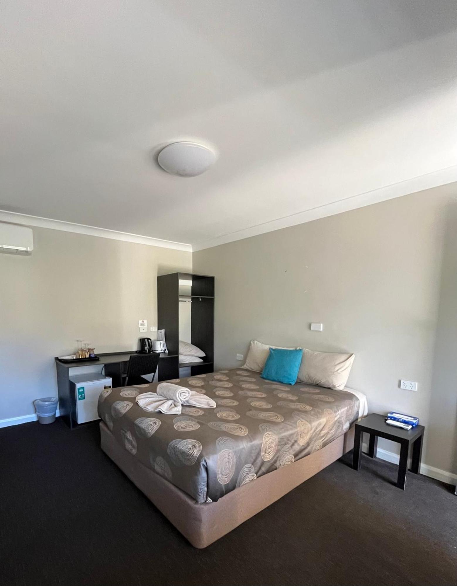 Copper City Motel Cobar Kültér fotó