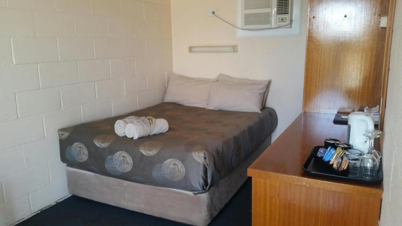 Copper City Motel Cobar Kültér fotó